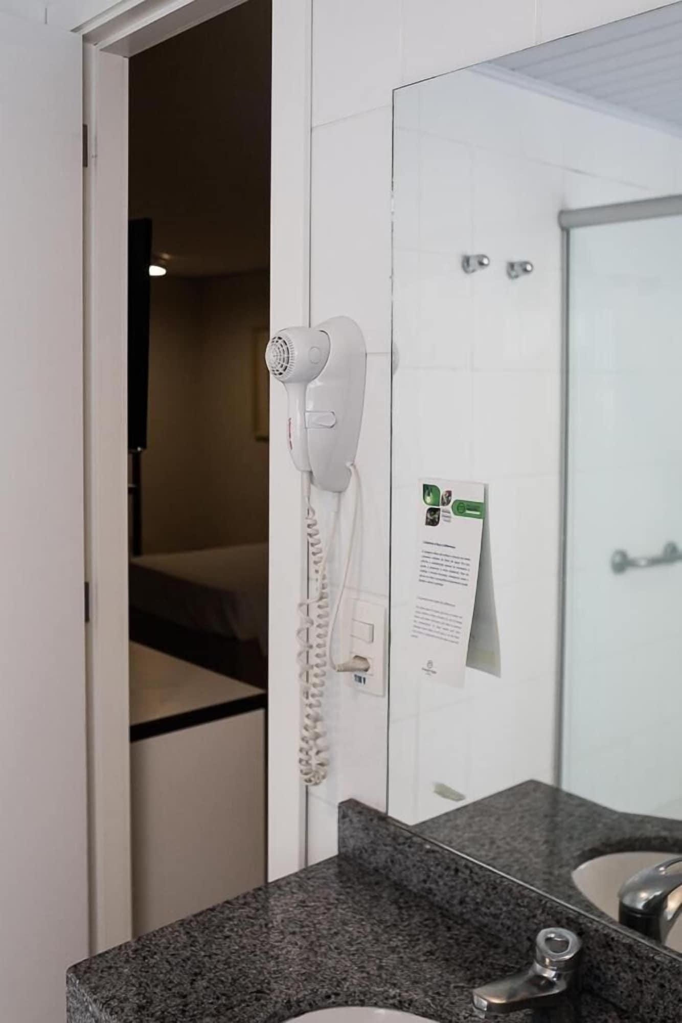Master Express Moinhos De Vento Hotel Porto Alegre Exterior photo